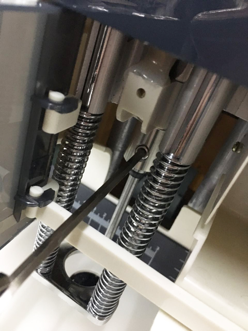 拧松螺丝后的样子