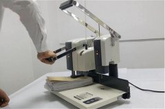 装订机手柄压下去了弹不起来怎么办？